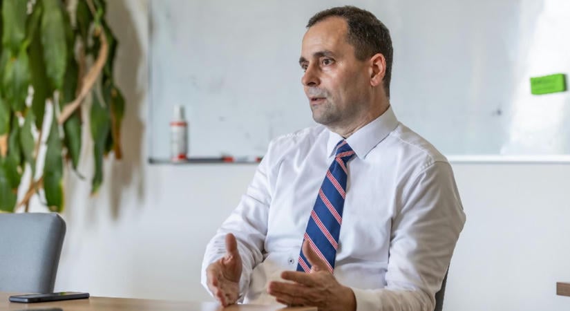 A lemondott energetikai államtitkár állítja, döntésének nincs köze Tárkányi Zsolt őt bíráló posztjához