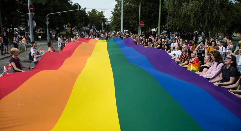 A gendertörvény életbe lépése után azonnal megkezdte az iskolai érzékenyítést egy LMBTQ-szervezet