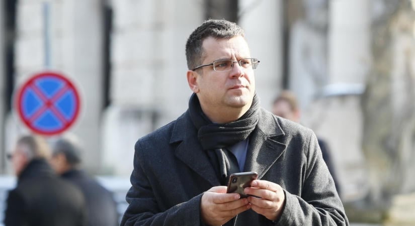 Seszták Miklós a gyanú szerint 9 milliárd forintot tartott otthon készpénzben - Kiderítettük, hogy nézhet ki ennyi pénz egy rakáson