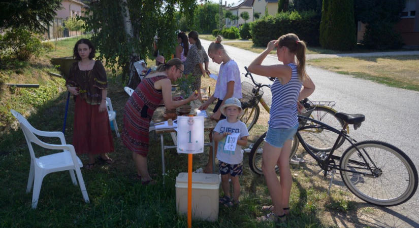 Néhány órára eltűntek az autók, újra a gyerekek vették birtokba az utcákat