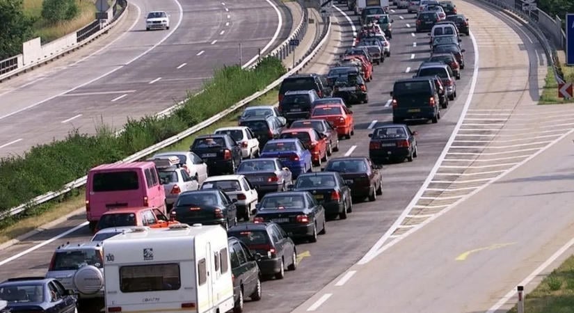Útinform: több autópályán is torlódás lassítja a forgalmat
