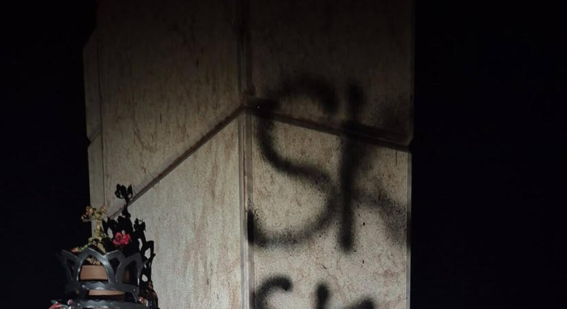 Meggyalázták az alsópokorágyi huszáremlékművet