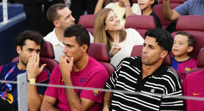 Ki lesz az új 9-es? Akár Luis Suárez is befuthat Barcelonába