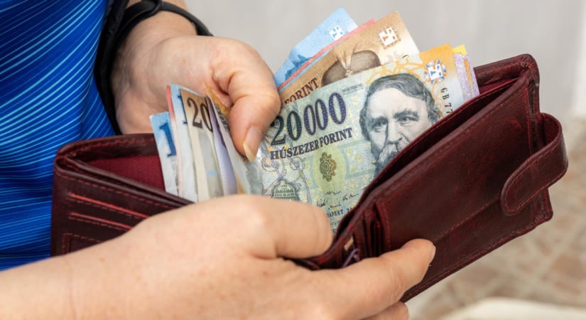 A KSH szerint júliusban 745 500 forint volt a bruttó átlagkereset Magyarországon
