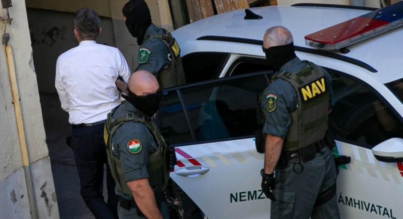 Letartóztatták Hankó Balázst a kecskeméti bíróságon  fotók