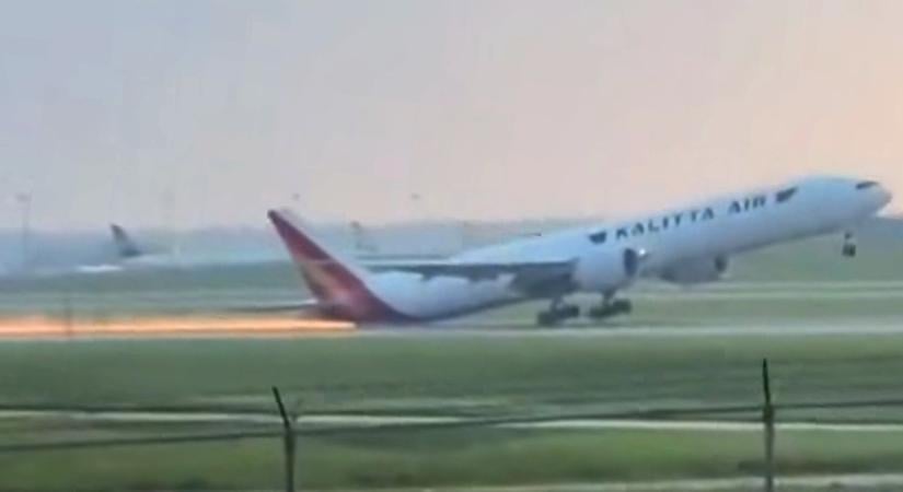 Átstartolás közben súrolta a futópályát egy Boeing 777-300ERSF farokrésze