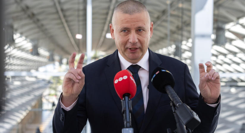Ruszin-Szendi Romulusz: A pilótának és a tűzoltóknak köszönhető a nagyobb károk elkerülése