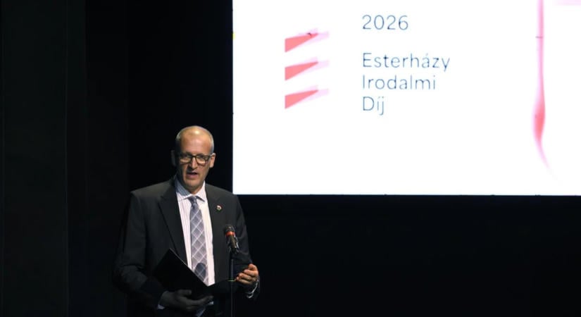 Átadták az Esterházy Irodalmi Díjat az Örkény Színházban