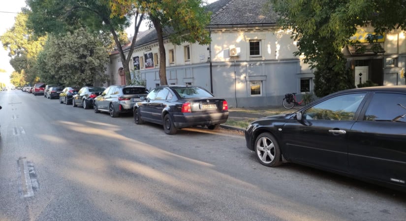 Fél vagy egy óráig ingyenes marad, majd fizetőparkolóvá válhat a Bercsényi és a Bethlen István utca