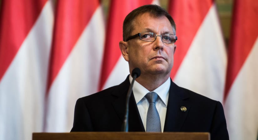 Házkutatást tartottak Matolcsy Györgynél, nem tesz beismerő vallomást a volt jegybankelnök