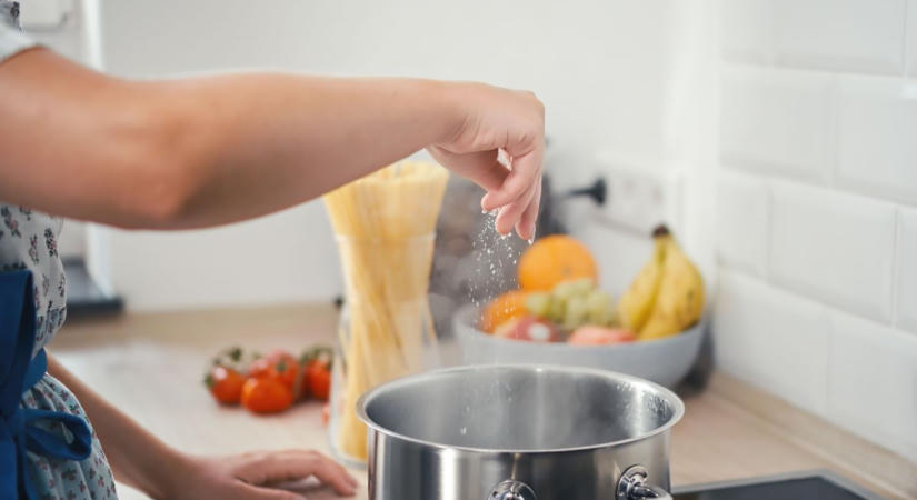 Séf árulta el, mennyi só kell a tészta főzővizébe: a legtöbben keveset tesznek