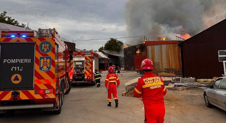 Tűz pusztított egy brassói autószervizben