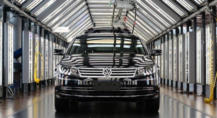 Stratégiaváltással mentené a menthetőt a Volkswagen: több pofon után most már tényleg meghódítaná az egyik legfontosabb piacot – ez állhat az útjába