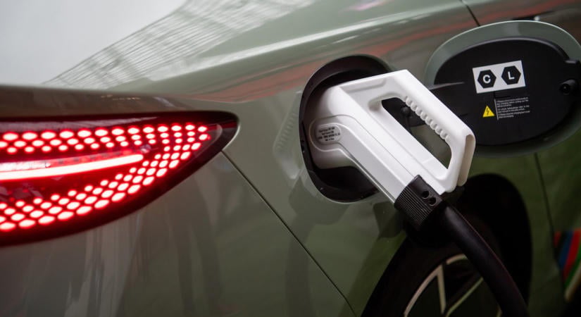 Beintett Peking Londonnak: „Ne táncoljanak az EU nótájára” az elektromos autók miatt