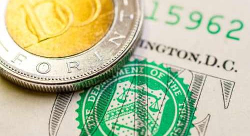 Bajban a forint a dollár erősödése és a magas kamatszintek miatt