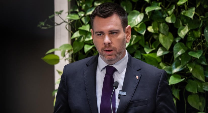 Vitézy Dávid: néhány héten belül jön az elektromos rollerek új szabályozása, korhatárhoz köthetik a használatukat