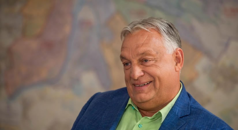 Az meg mi? Kiszúrtak egy apró, de annál érdekesebb részletet az Orbán Viktorról készült párizsi fotón