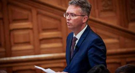 Hankó Balázs a letartóztatott NKA-s munkatársak mellett állt ki