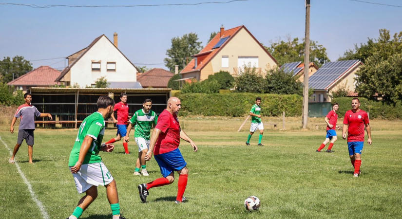 Egy tucat gól Őcsényben, a pályán is visszatért a Teveli Medosz (galéria)