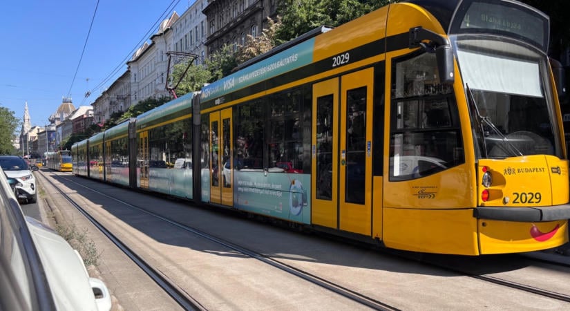 Rettegnek az utasok Budapesten, kiderült, mi állt a 4-es villamoson történt késelés hátterében