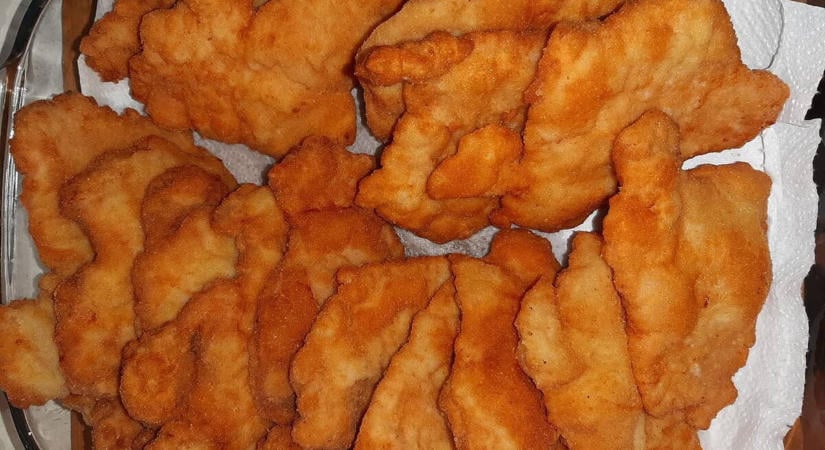 Még anyósom is rácsodálkozott: erre cseréltem a zsemlemorzsát, és a rántott húsom mennyei lett!