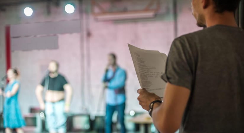 SICC Production: Velem Mindig Történik Valami