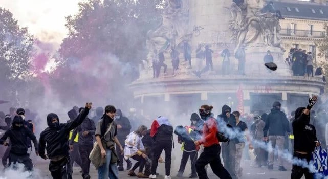 EURÓPA LÁNGOKBAN – Kik állnak a zavargások mögött?