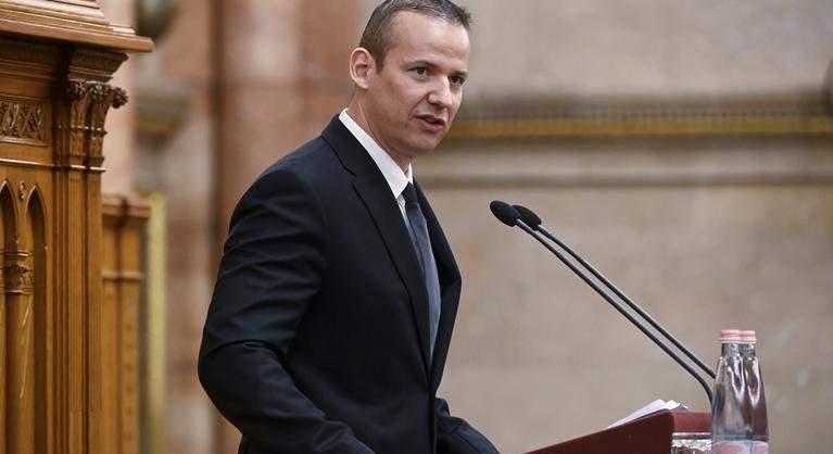 Van olyan ellenzéki párt, aki szerint az Orbán-kormány az ő javaslatát hajtja végre