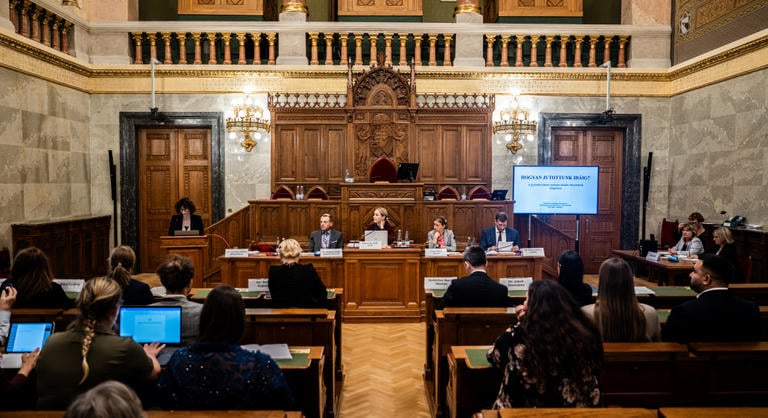 A vizsgálóbizottság elnöke váratlanul bedobta: rendeljék el Orbán Viktor meghallgatását