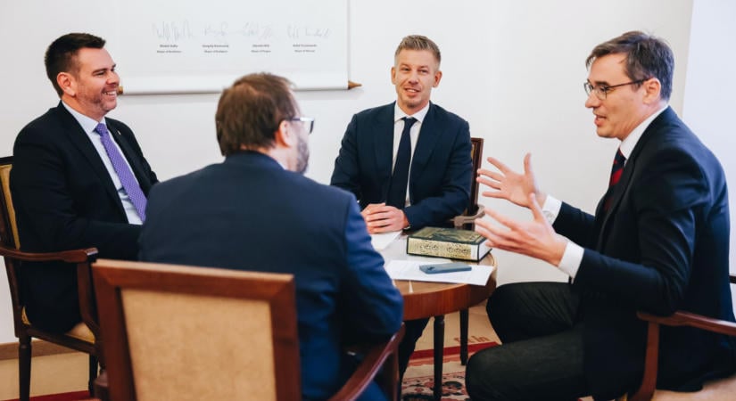 Tisza-kormány: újra egy asztalhoz ült Magyar Péter és Karácsony Gergely, Hankó Balázst letartótatták, Kósa Lajost beidézték