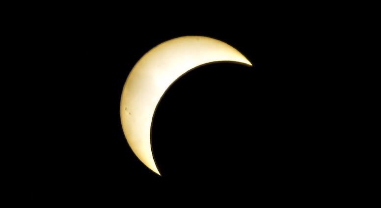 A NASA figyelmeztet: Ez a napfogyatkozásról készült fotó végleg kiégetheti a kamerádat