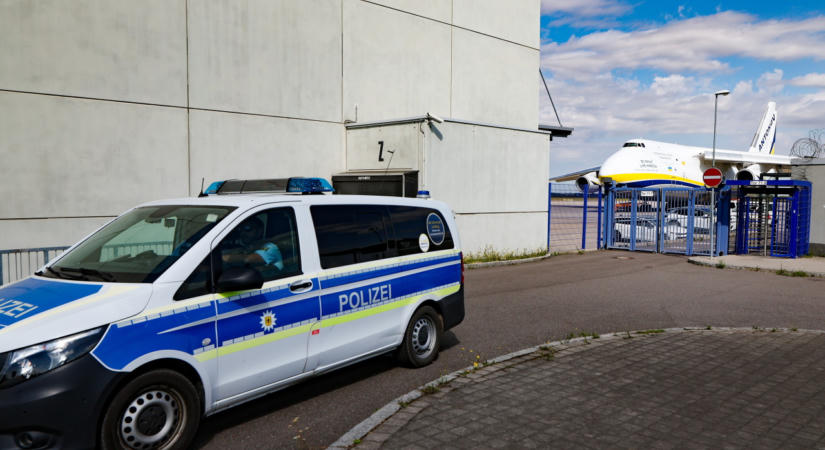 Németország bezárja az utolsó orosz konzulátust és egy kulturális központot a repülőtéri dróntámadás miatt