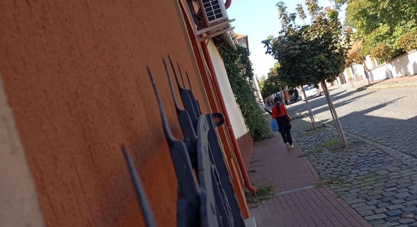 Félelmetes, ami Dunaföldváron történt: egy nő szerint kiszemelték a buszmegállóban