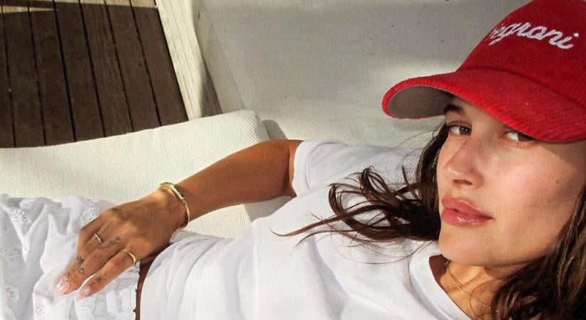 Hailey Bieber tök pucéran pózol a címlapon  Mutatjuk eddigi legerotikusabb fotósorozatát