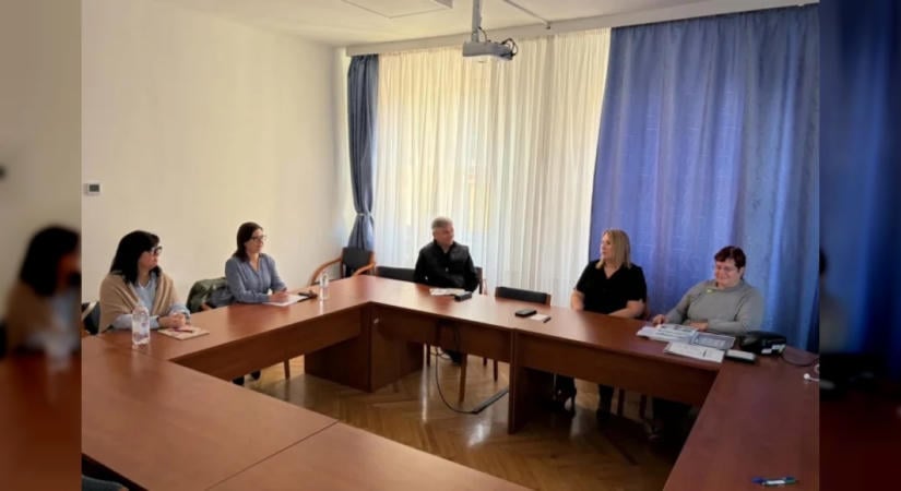 Októberben folytatódik a rendőrségi dolgozók intenzív angol nyelvtanfolyama a Tolna megyei főkapitányságon