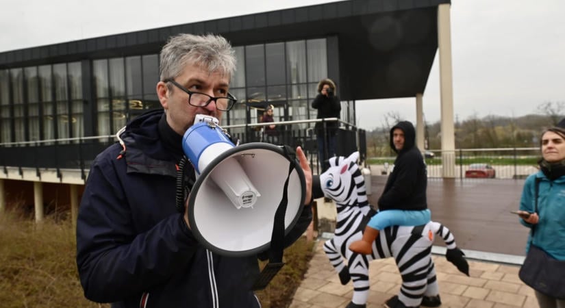Hadházy szerint akár Orbán is adhatta volna Magyar Péter interjúját a 444-nek