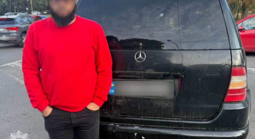 Hamis okmányokkal közlekedhetett egy Mercedes sofőrje Ungváron