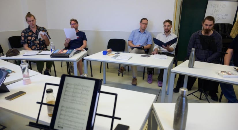 A templomi áhítattól a kocsmai verekedésig – első lemezbemutató koncertjére készül az Argenteus Hangműhely