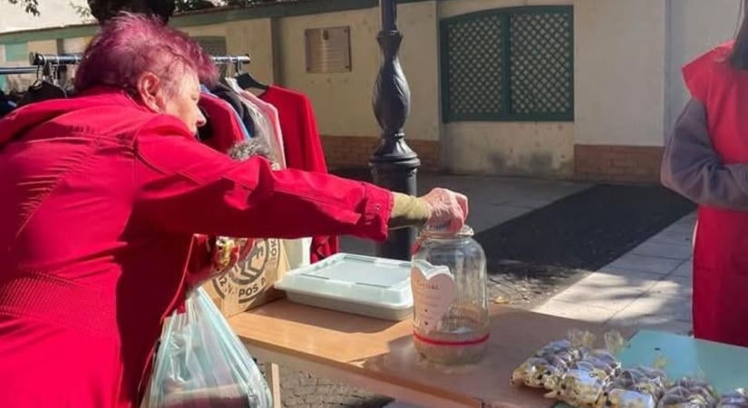 Ismét a rászorulókért tartott adománygyűjtést a szolnoki karitászcsoport