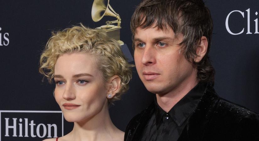 Itt a vége, válik a Golden Globe-díjas színésznő, Julia Garner a zenész férjétől