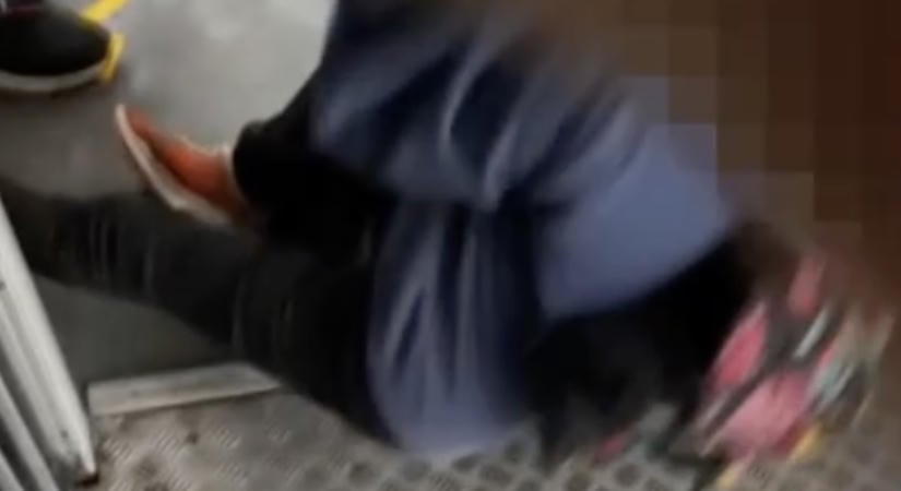 Öt év börtönt is kaphat a BKK-ellenőr, aki lerángatott egy nőt a 4-6-osról: „Pusztuljál lefele”