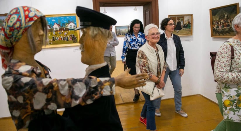 A naív művészet jeles alkotóinak művei láthatók az új állandó kiállításon  fotók