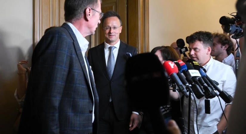Zárt ülésen hallgatta meg a nemzetbiztonsági bizottság Szijjártó Pétert a BYD-nél vállalt munkája miatt