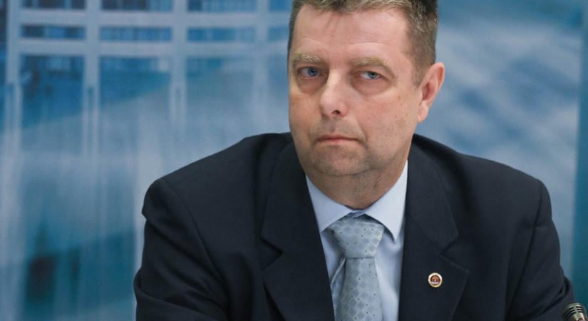Soron kívüli eljárás jön: személyesen jelent meg az Országgyűlés Hivatalában a volt főügyész