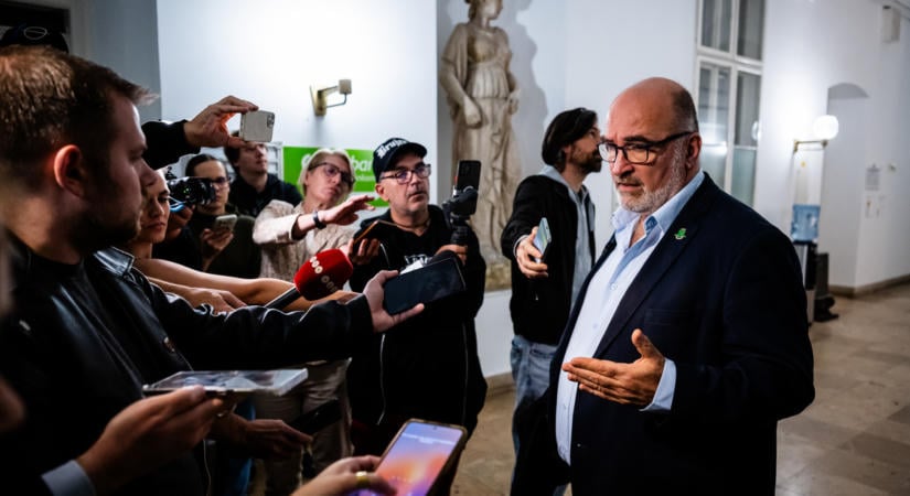Zárt ajtók mögött támadták Karácsony Gergelyt, még a szövetség éléről történő leváltása is felmerült