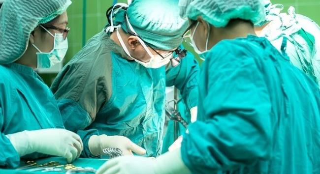 Robotsebészeti eszközzel műthetnek az onkológiai klinikán és a dél-pesti kórházban