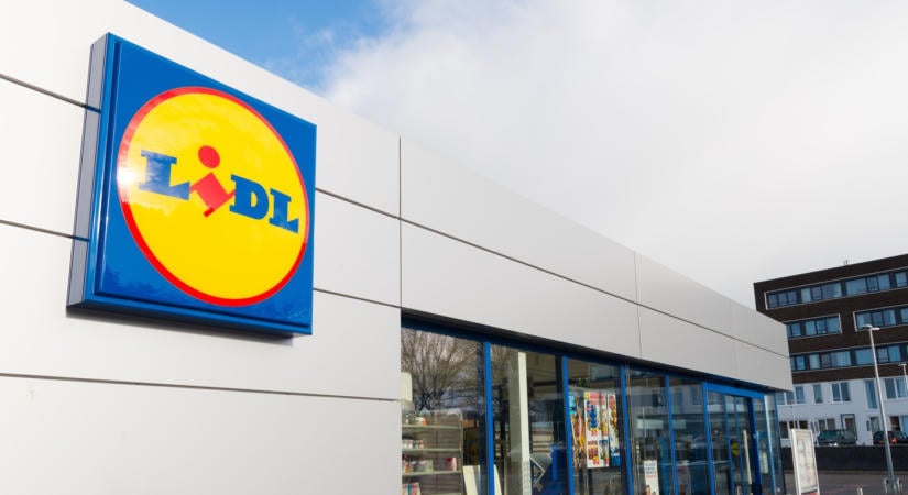 Elhasalt a Lidl egy szandálügyön Hollandiában