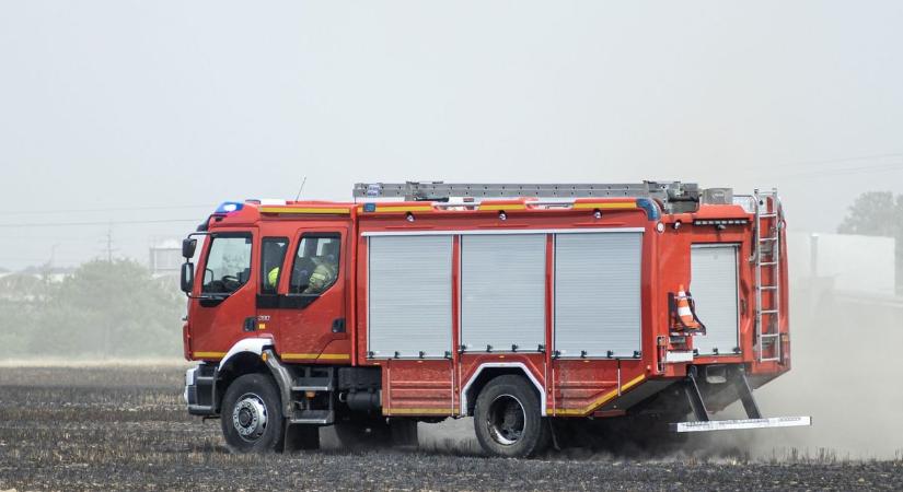Gabona és egy bálázó égett Mélykútnál