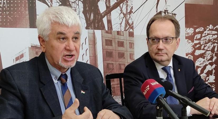 Aláírásgyűjtés indult Hoppál Péter díszpolgári címe ellen