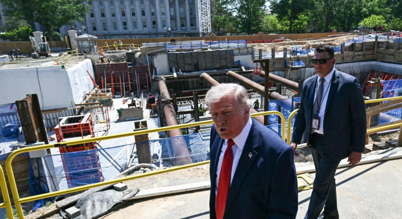 Újabb bíróság tiltotta meg Trumpnak a bálterem építést, az elnök már csak a legfelsőbb bíróságban bízhat
